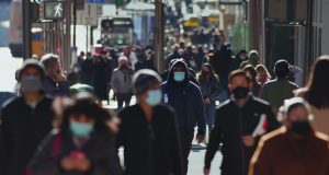 crowd-people-walking